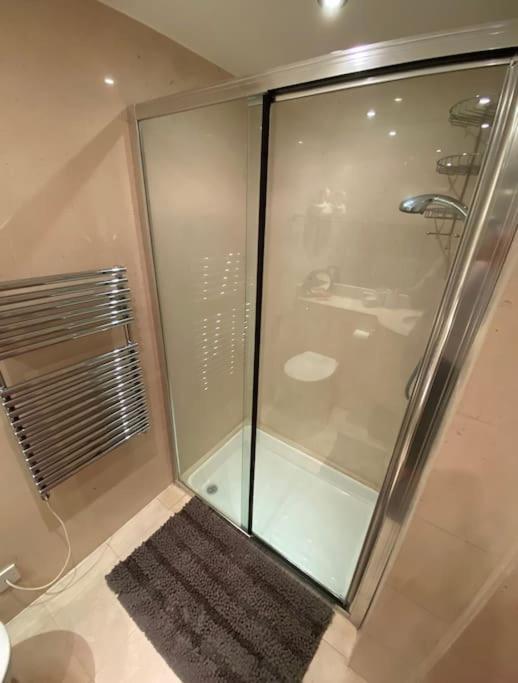 Apartamento Spacious Flat In The Desirable Area Of